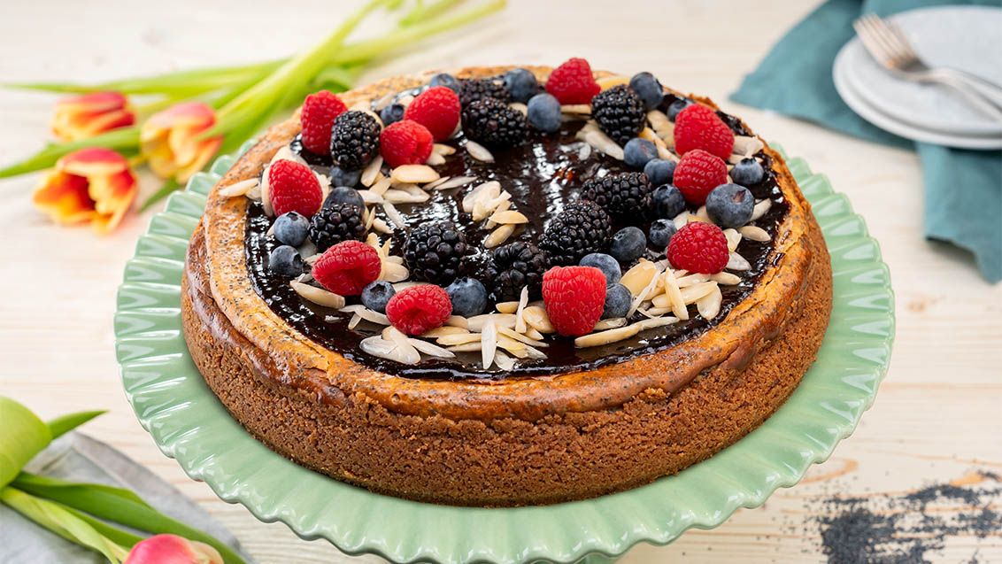 Makový cheesecake se švestkovými povidly