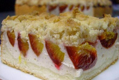 Sypaná tvarohová buchta s ovocem (Czech Sprinkled Quark Cake with Fruit)