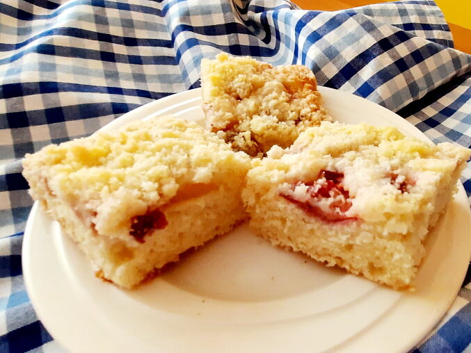 Quick Cup-Measured Fruit Cake with Crumble Topping