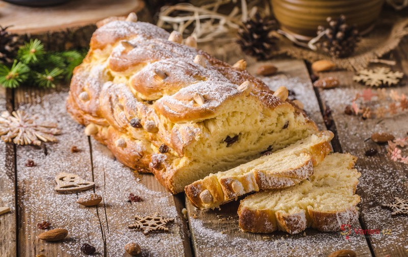 Potato Vánočka (Czech Christmas Bread)