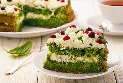 Mechový dort (Czech Spinach Cake with Mascarpone)