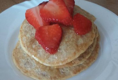 Oat Pancakes with Honey and Fruit