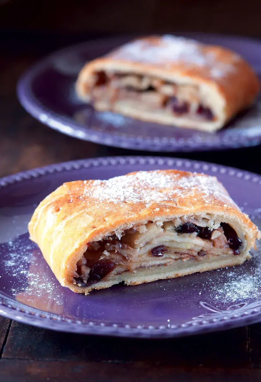 Apple Strudel from Yoghurt Dough