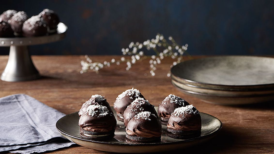 Liqueur-Filled Cream Biscuits with Cocoa and Egg Cream