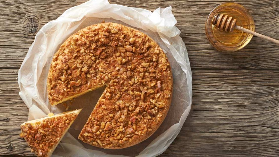 Quark Cake with Honey and Nuts