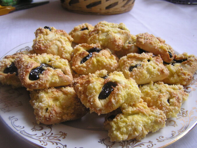 Vázané koláčky (Czech Unleavened Wrapped Pastries)