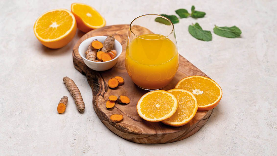 Kurkumový shot se zázvorem a citrusy