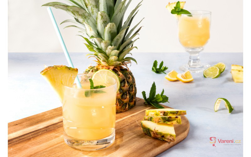 Pineapple Wine Punch (Ananasová bowle)