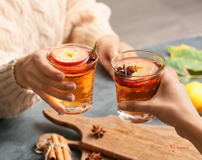 Christmas Punch with Rum and White Wine