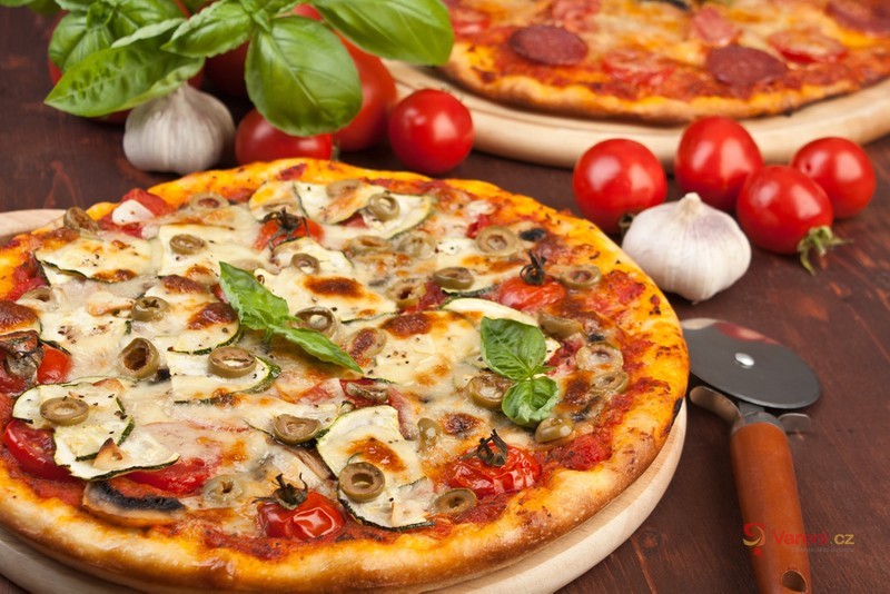 Quark Pizza with Mushrooms and Bacon