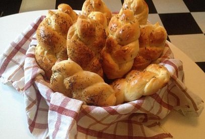 Homemade Czech Braided Bread Rolls with Dried Yeast