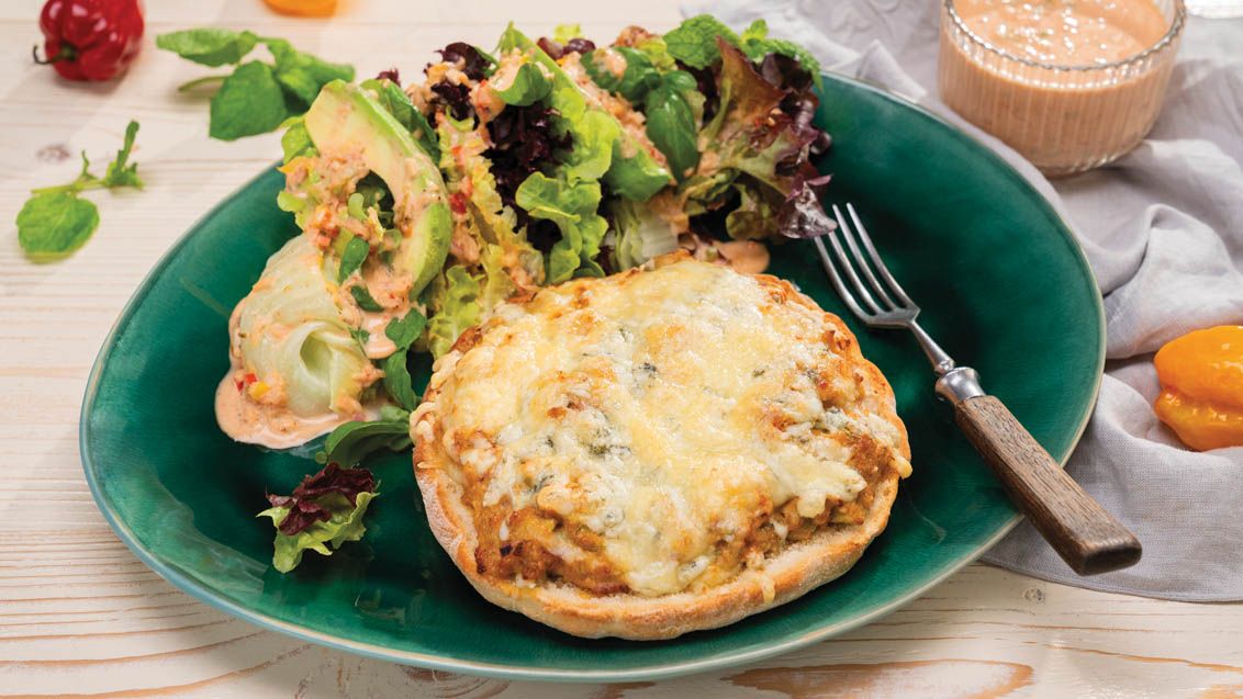 Baked Pita Bread with Vegan Tuna-Flavoured Pieces and Cheese