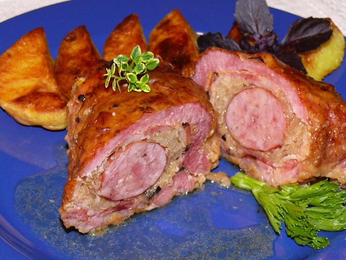 Meat Rolls with Sauerkraut and Bacon