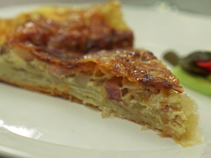 Slaný quiche lorraine s cibulí a slaninou