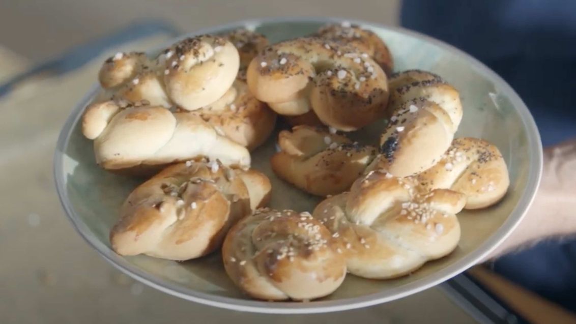 Czech Easter Sweet Buns from Yeast Dough (Jidáše)