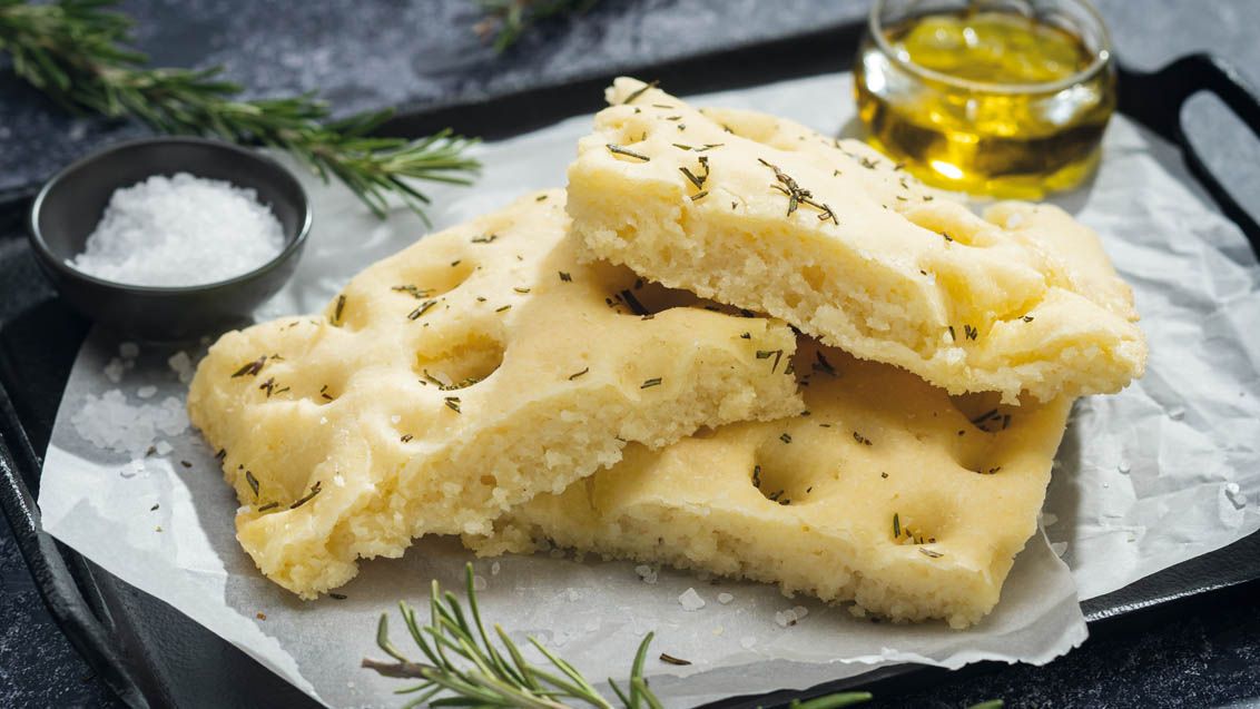 Domácí bezlepková focaccia s rozmarýnem