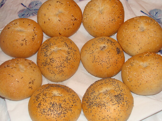 Pumpkin-Shaped Bread Rolls from Yeast Dough