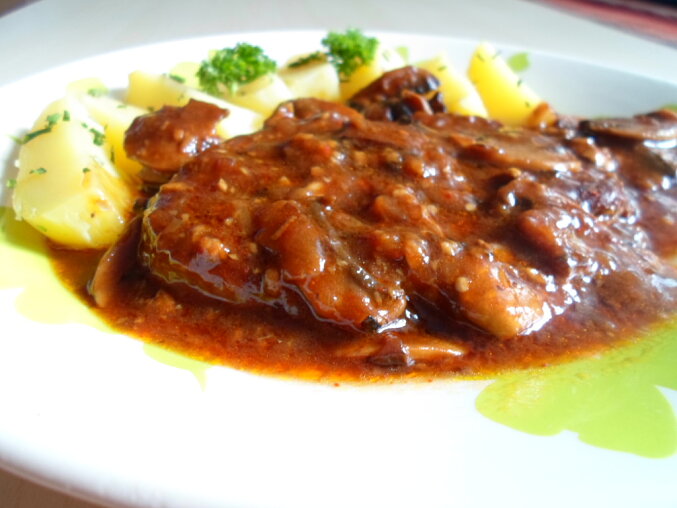 Spicy Pork Neck with Mushrooms