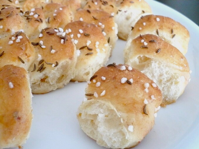 Layered Savoury Pork Crackling Pull-Apart Bread