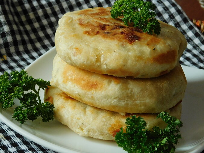 Garlic Flatbreads with Smoked Cheese Filling