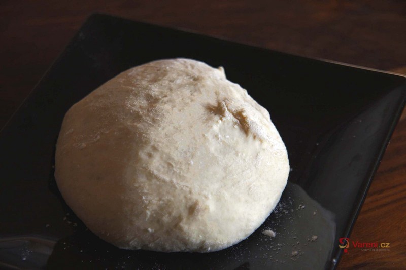 Kynuté těsto na domácí pizzu