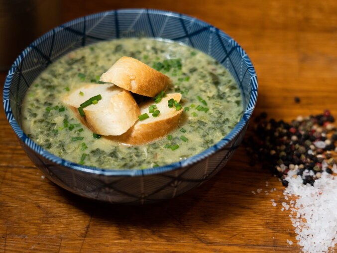 Quick Spinach Soup with Bacon