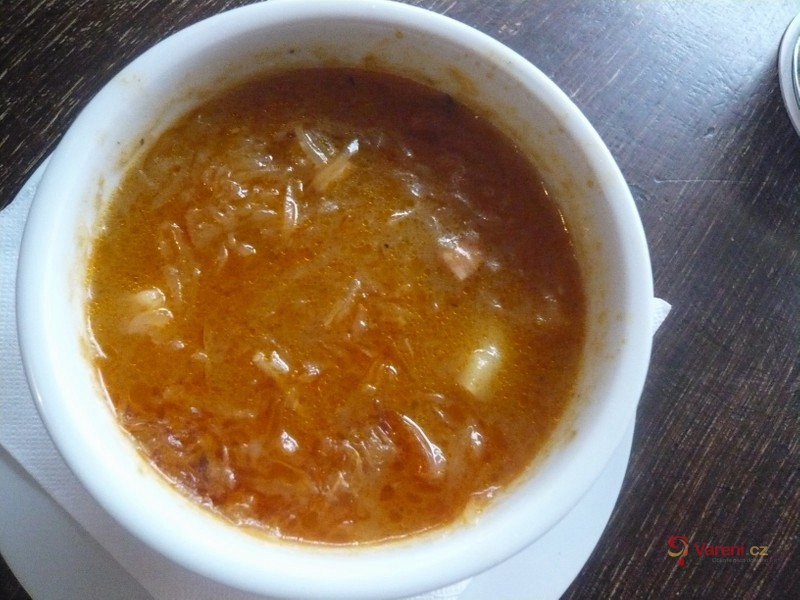 Cabbage Soup with Apples and Tomatoes