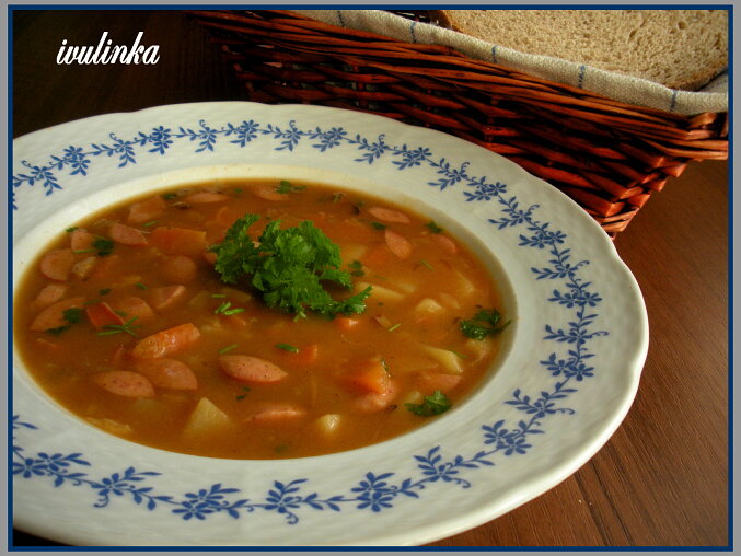 Frankfurtská polévka (Frankfurt Soup with Vegetables and Sausages)