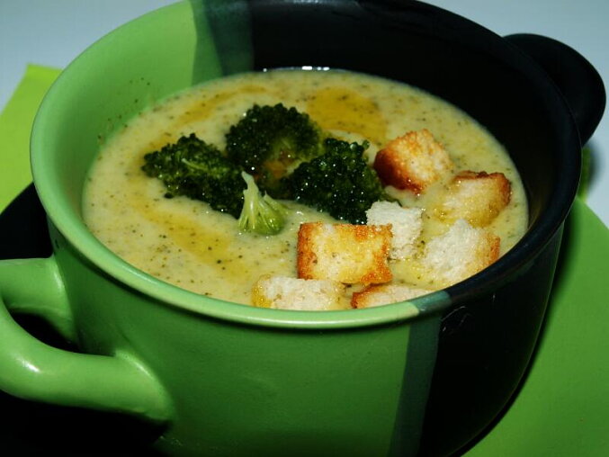 Broccoli Soup with Cheese and Cream