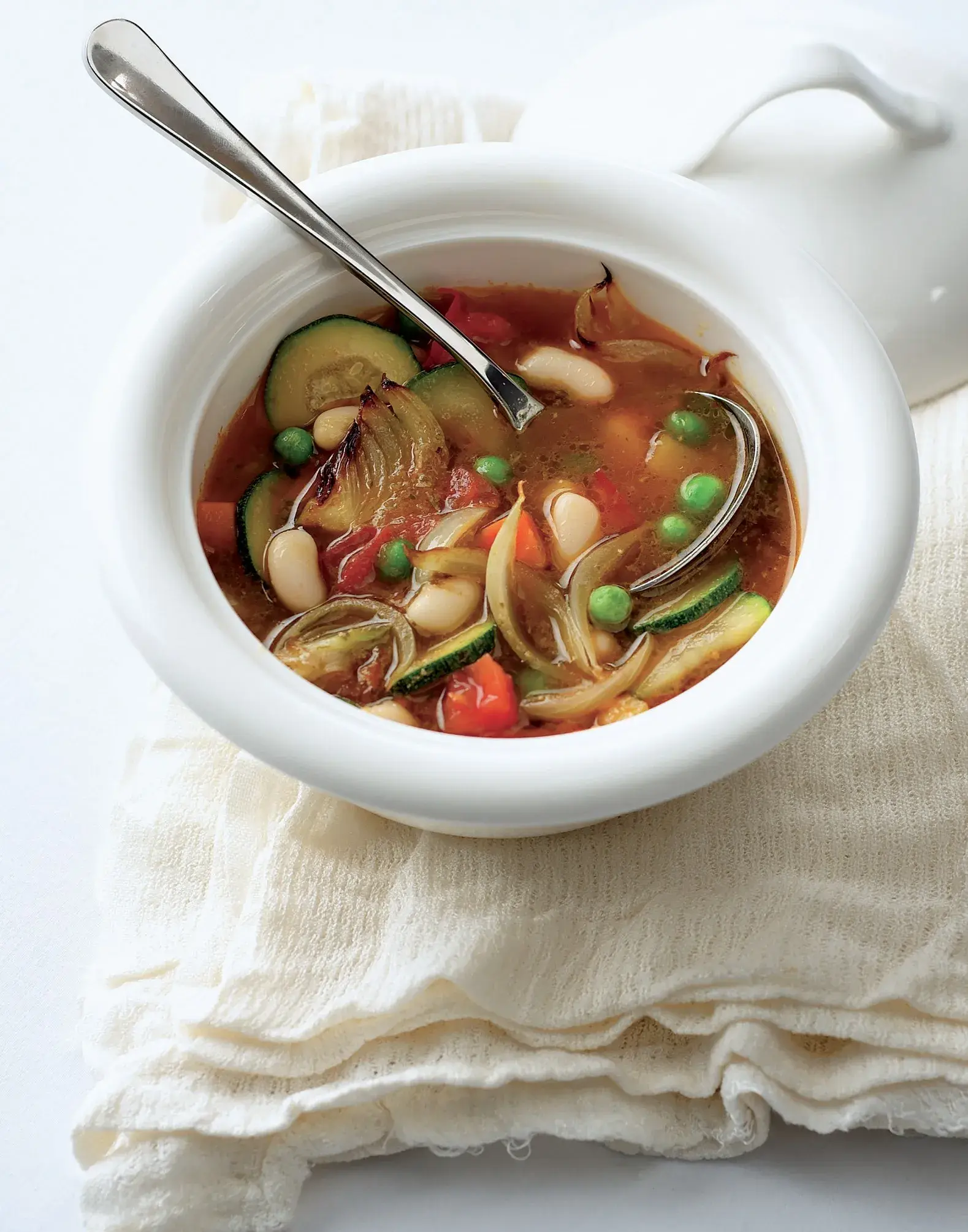 Rychlá minestrone s bílými fazolemi