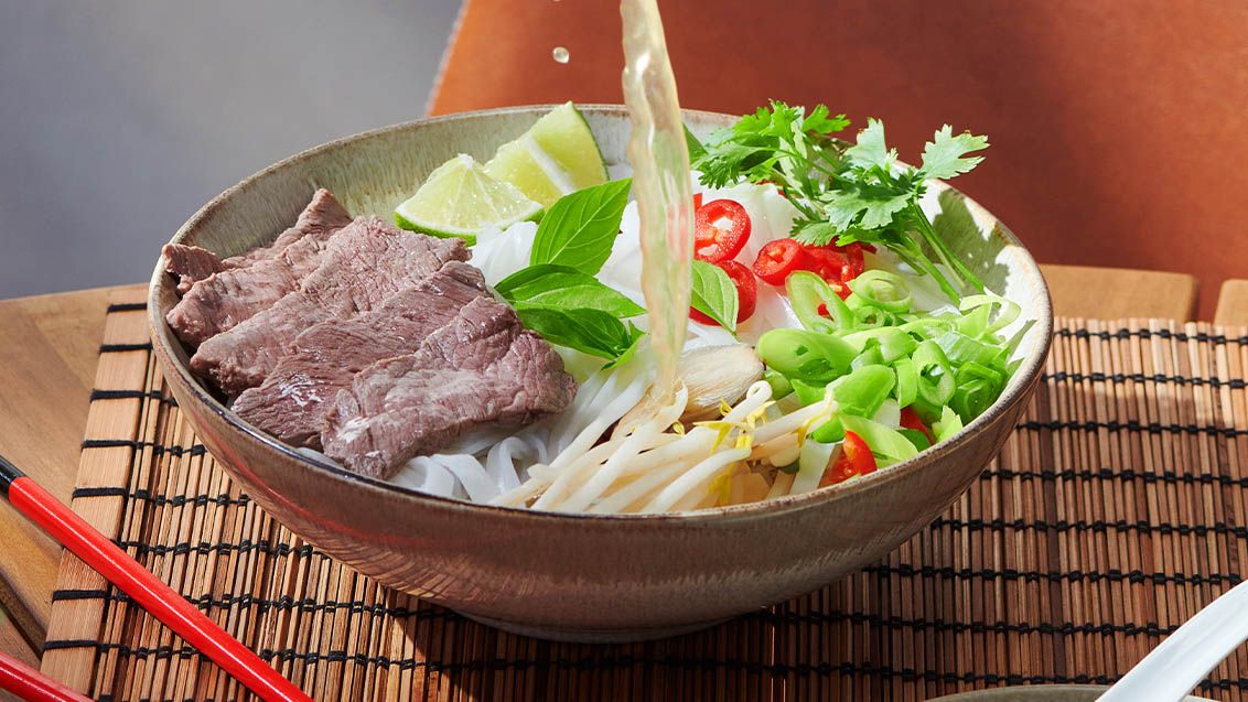 Pho Bo – tradiční vietnamská hovězí polévka s nudlemi