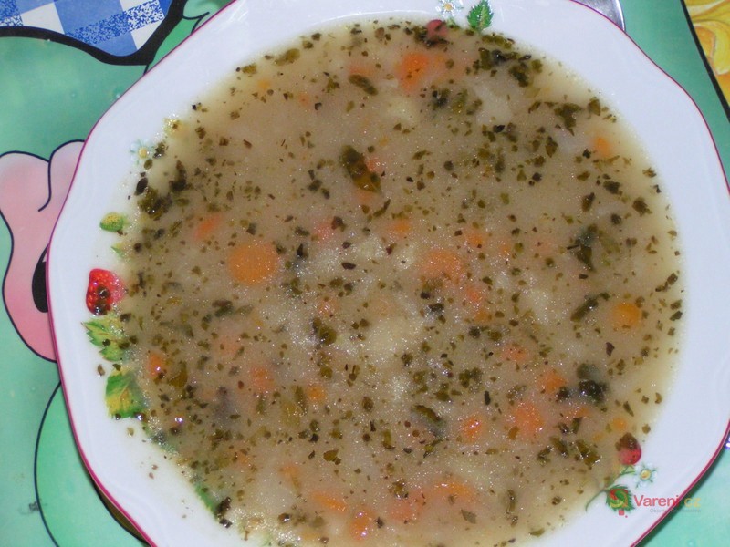 Bramboračka se slaninou a uzenkami