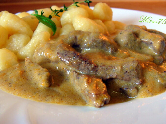 Pork Strips with Allspice and Sour Cream