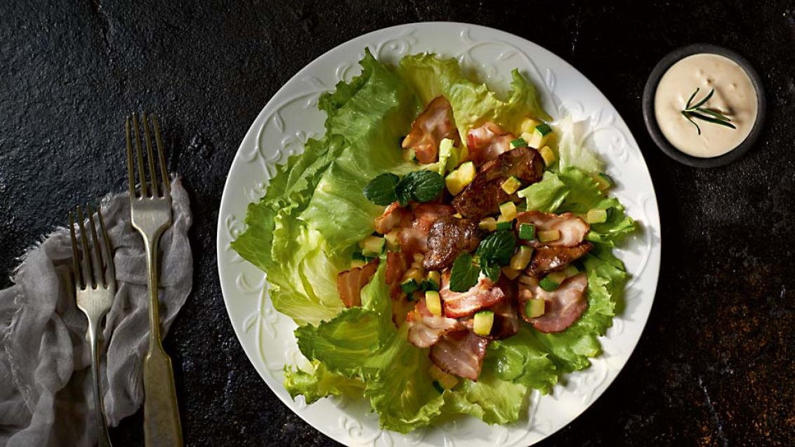 Iceberg Salad with Chicken Livers, Vegetables and Yoghurt Dressing