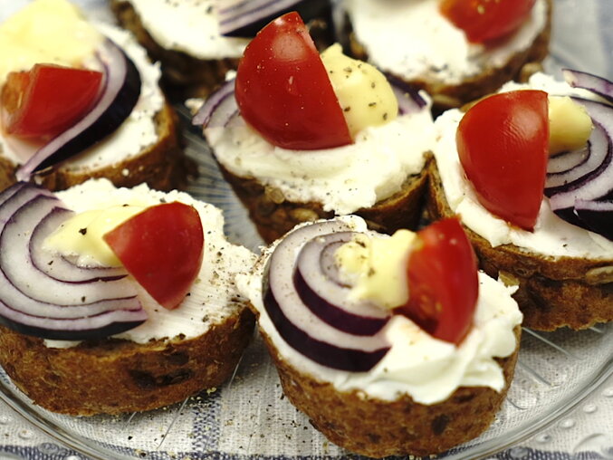 Jednohubky (Czech Open-Faced Sandwiches) with Spreadable Butter, Onion and Cherry Tomatoes