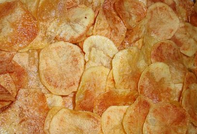 Smažené bramborové chipsy