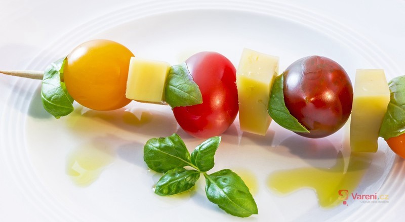 Cheese Skewers with Raspberry Sauce