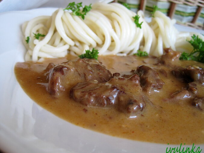 Beef with Garlic and Cream