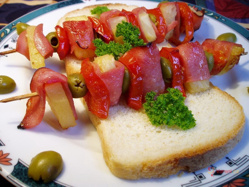Ham Skewers with Pineapple and Olives