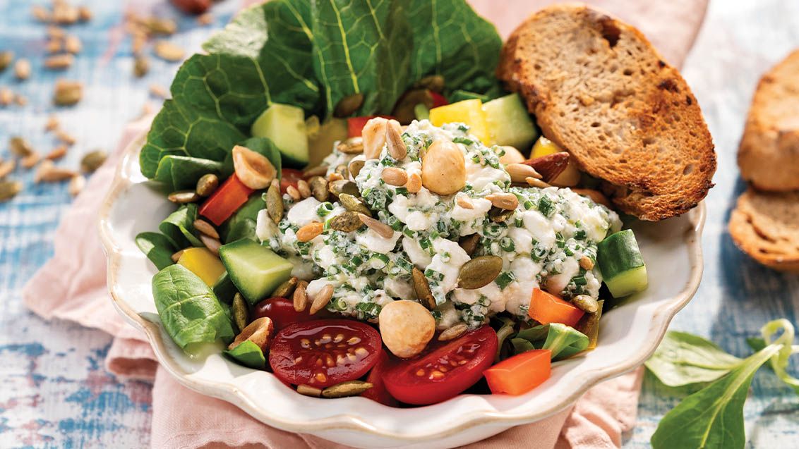 Vegetable Salad with Cottage Cheese and Seeds