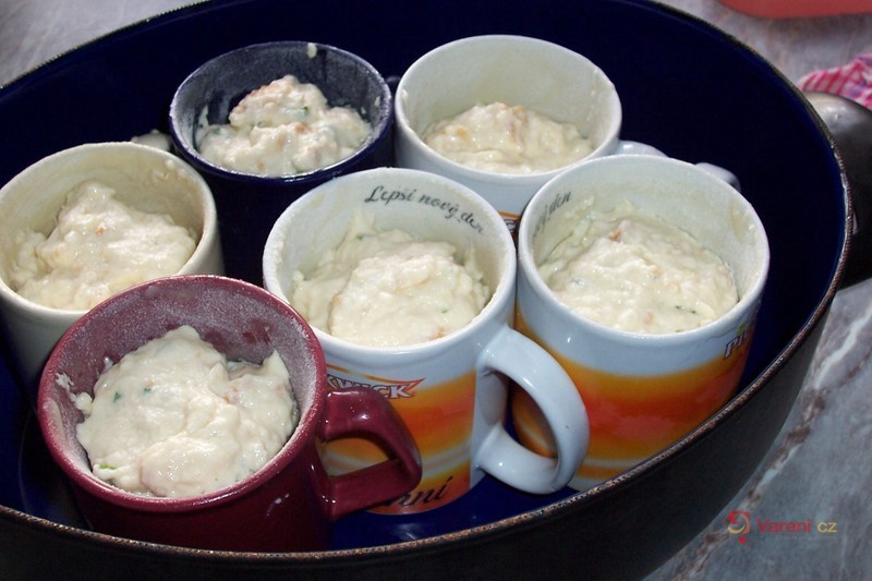 Hrnkové houskové knedlíky (Czech Bread Dumplings Steamed in Mugs)