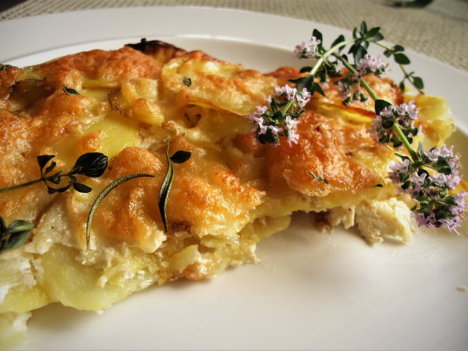 Baked Potatoes with Yogurt and Garlic