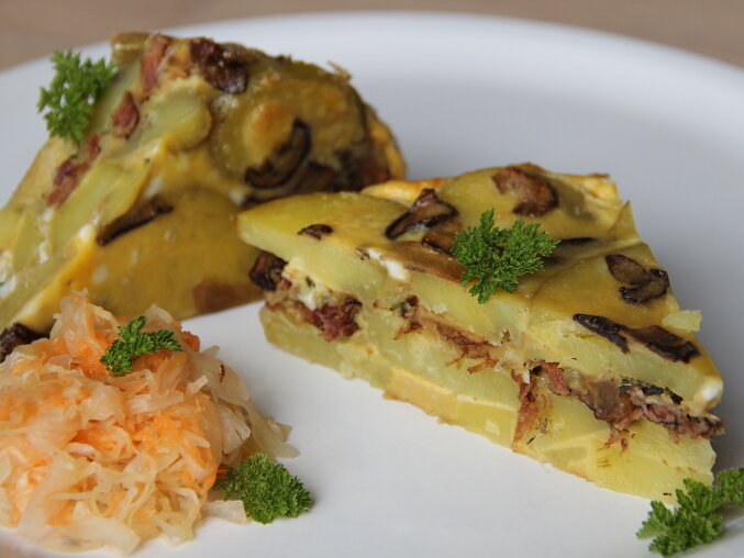 Plzeň-Style Potato Bake with Cracklings and Mushrooms