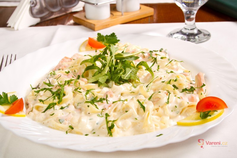 Fettuccine with Smoked Salmon in Cream Sauce