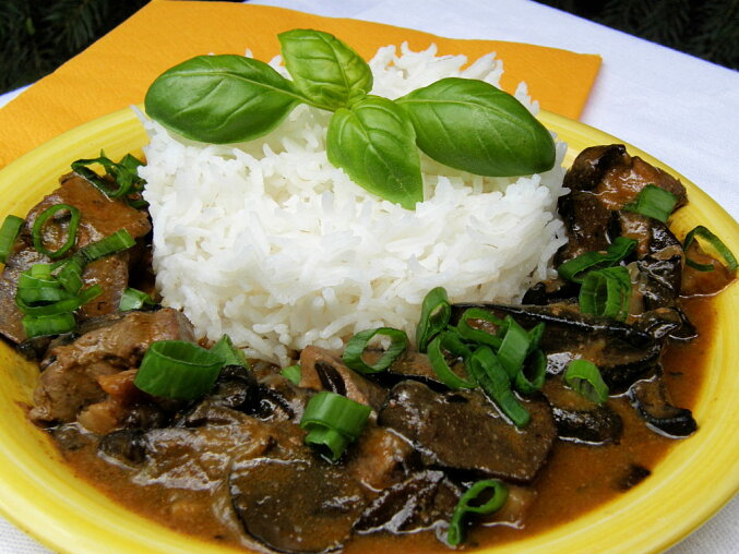 Pork Liver Braised with Bacon and Mushrooms