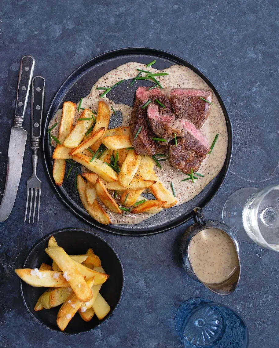 Hovězí steak se smetanovo-hořčičnou omáčkou