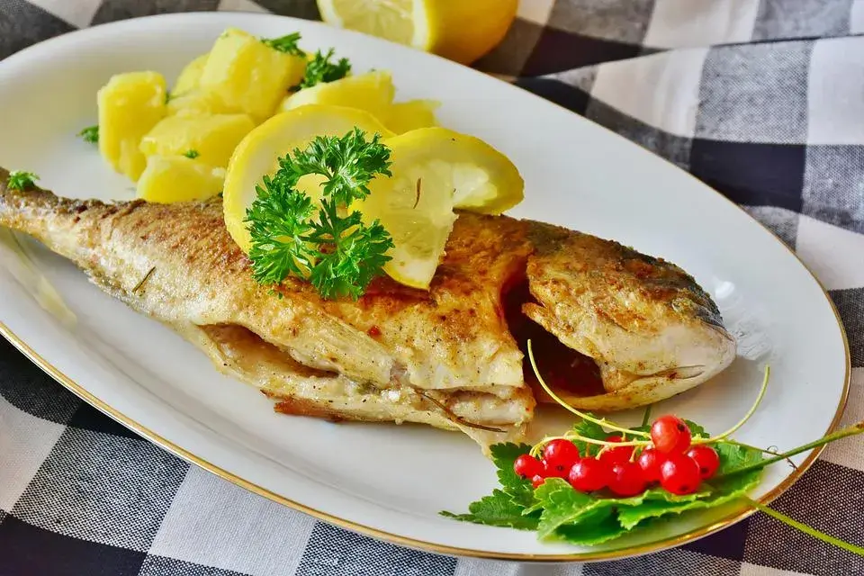 Ryba pečená s citronem a bylinkami