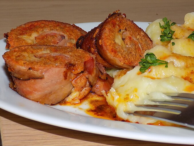 Baked Minced Meat Roll with Bacon and Cheese