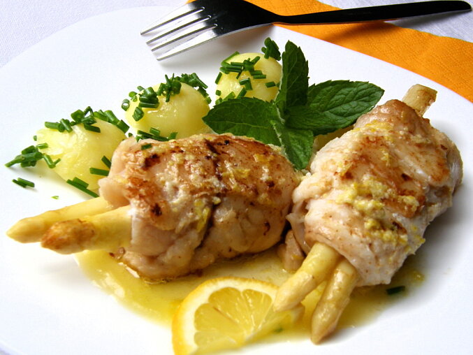 Hake Rolls with Asparagus