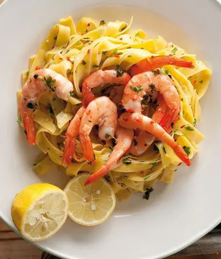 Fettuccine aglio, olio e pepperoncino s krevetami